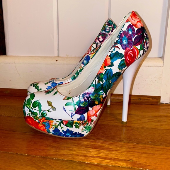 Hot Tomato Shoes - Hot Tomato Floral Platform Heels